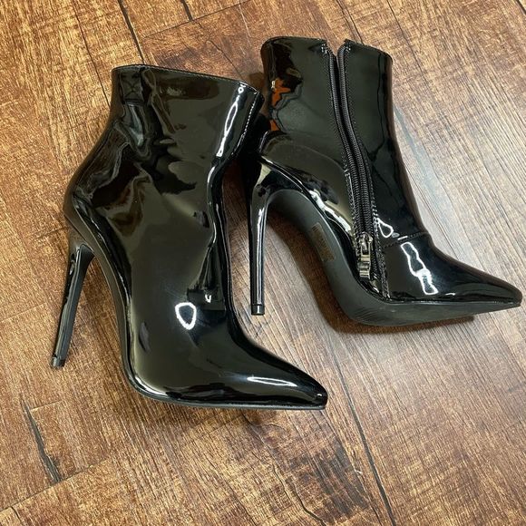 Fashion Nova Shoes - Fashion Nova booties size: 6